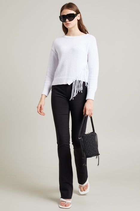 Asymmetrical fringed sweater Intrend