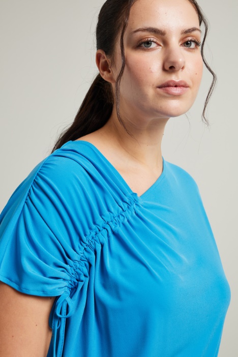 Camiseta con cordón