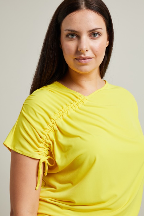 Camiseta con cordón