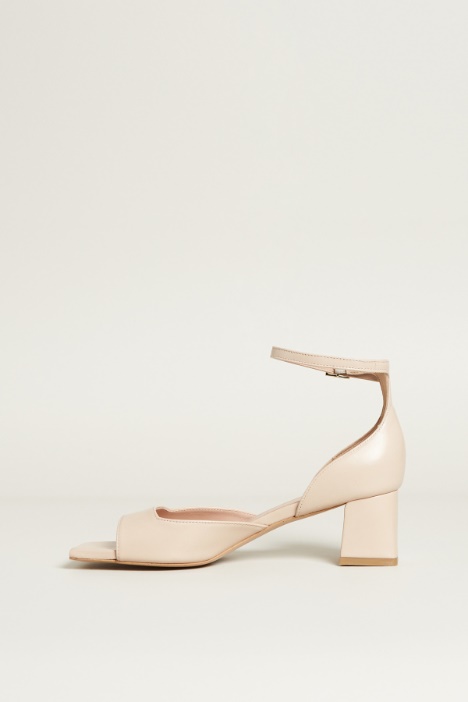 Sandali con punta squadrata