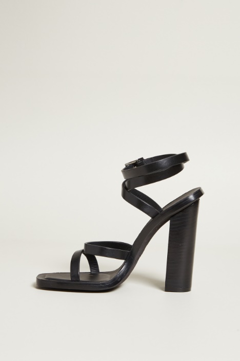 Sandali in cuoio con tacco
