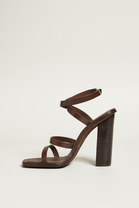 Sandali in cuoio con tacco