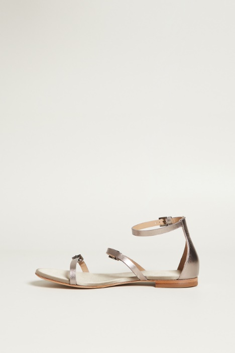 Sandali bassi con cinturini