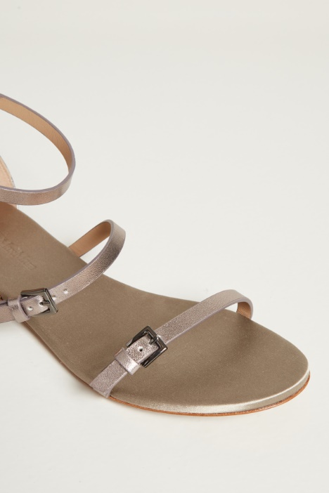 Sandali bassi con cinturini