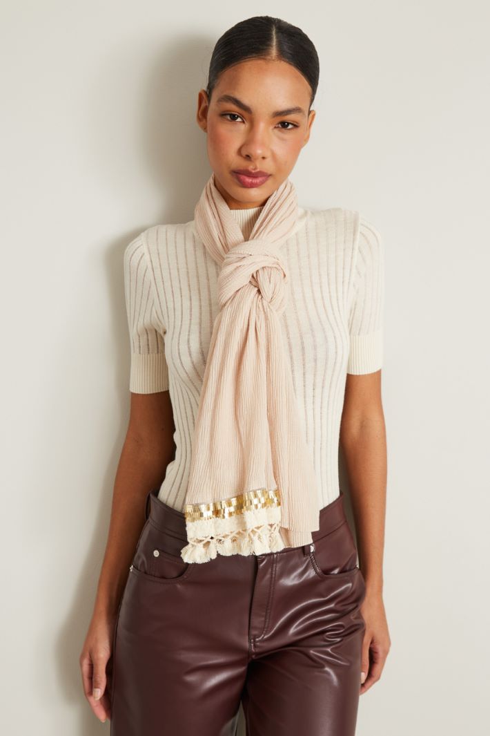 Pleated scarf with sequins and tassels Intrend - 2
