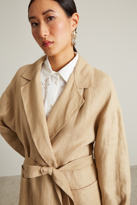 Blazer deconstruido con cinturón