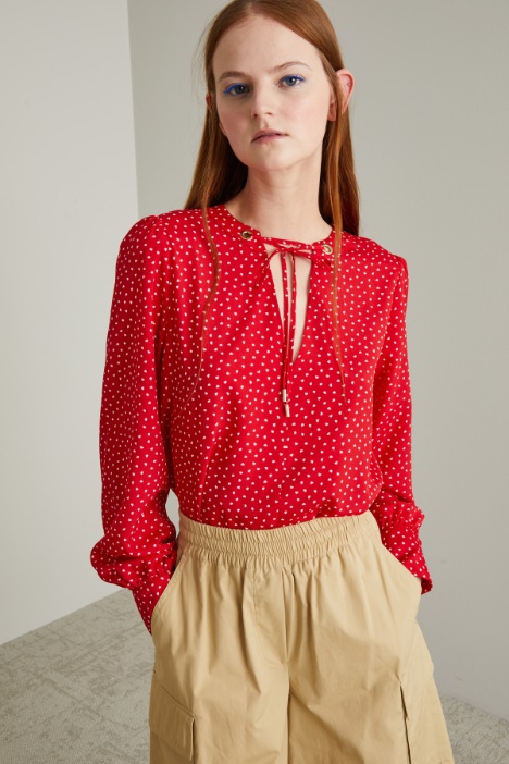 Blusa con apertura a goccia