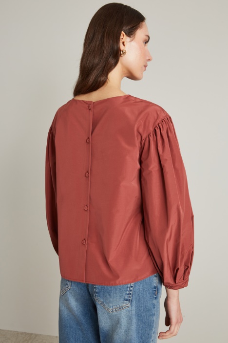 Blusa in taffetà con bottoni