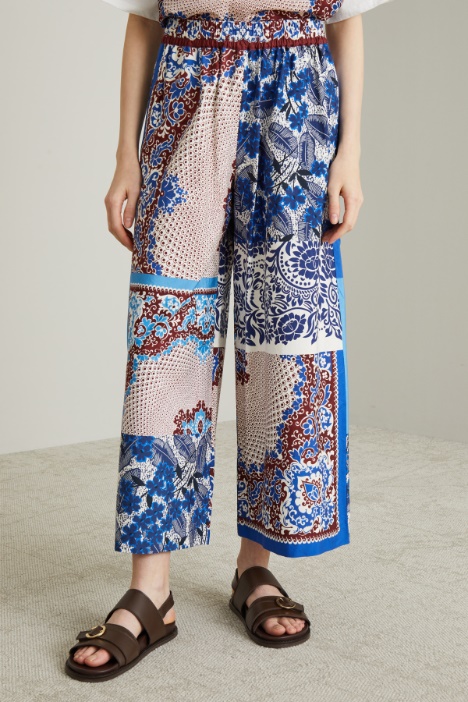 Pantaloni in popeline a fantasia