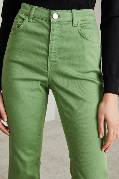 Pantaloni flare in drill