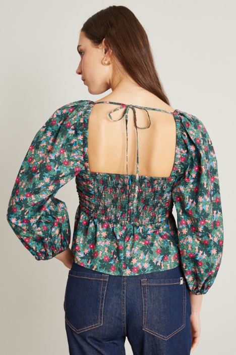 Top con maniche a sbuffo