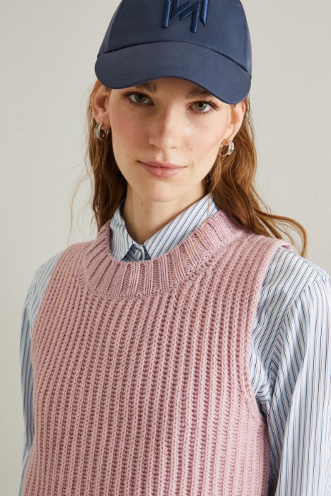 Gilet in filato di lana a coste