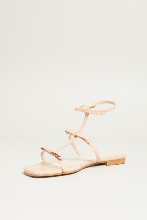 Sandali flat con fiocchi