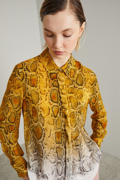 Camicia in crépe animalier