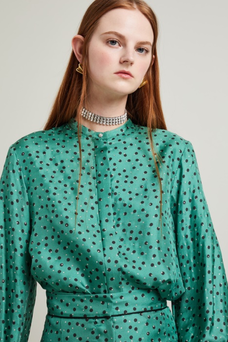 Blusa de sarga con fular