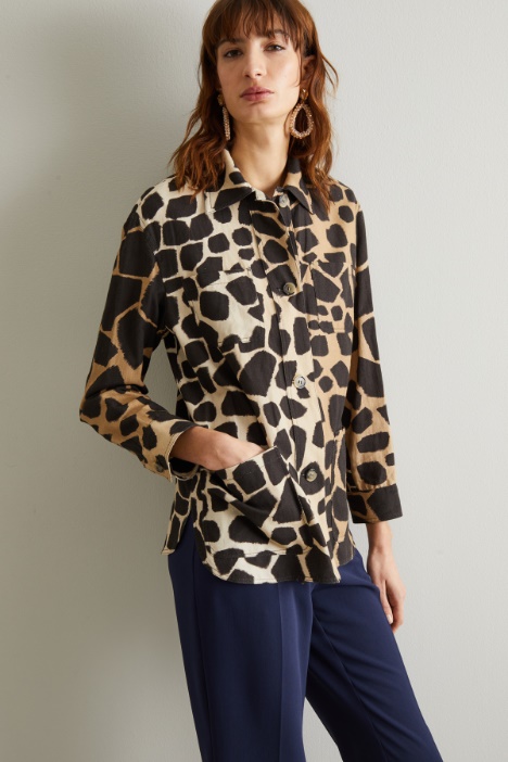 Camisa de dril con estampado animal