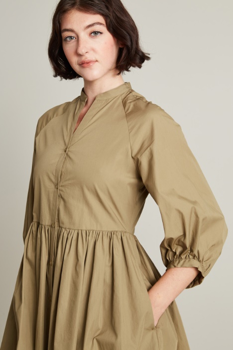 Abito corto con gonna arricciata