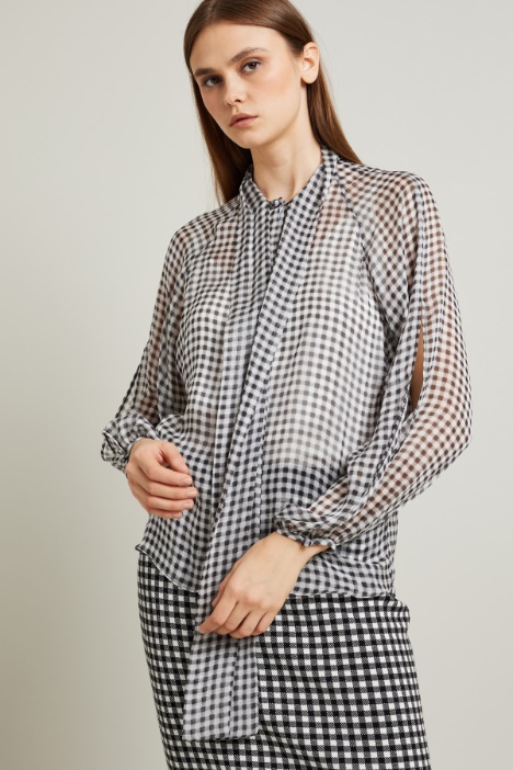 Blusa in chiffon con fiocco