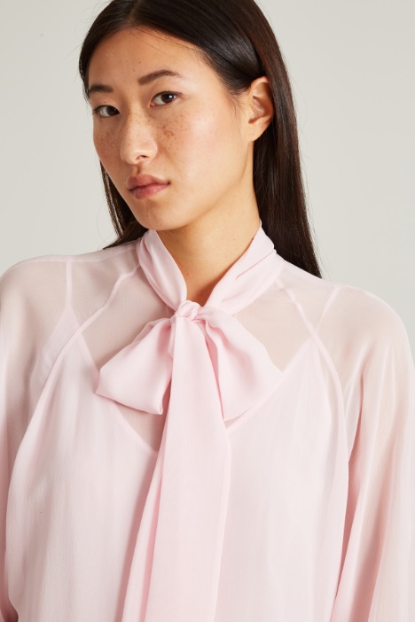 Blusa in georgette con fiocco
