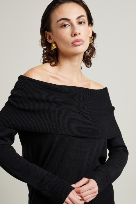 Maglia off shoulder in lana