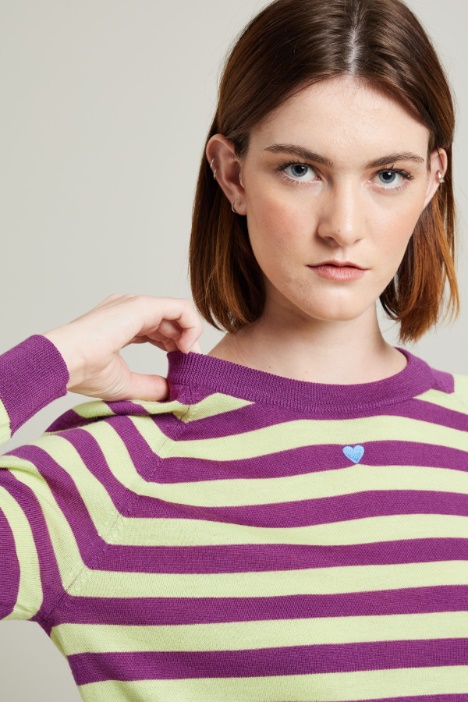 Maglia a righe con ricamo