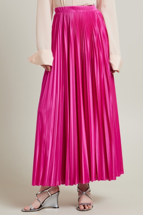 Falda larga y plisada de punto