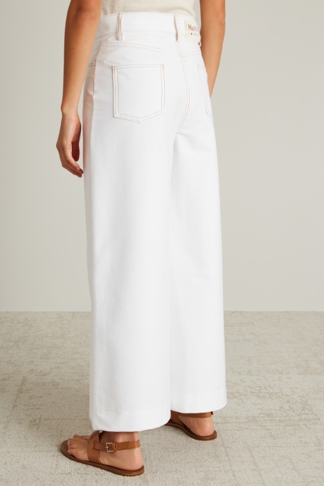 Pantaloni svasati con impunture