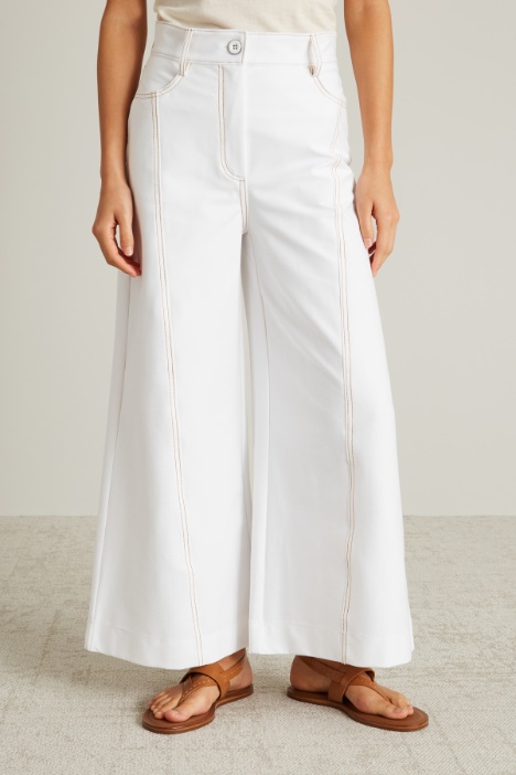 Pantaloni svasati con impunture