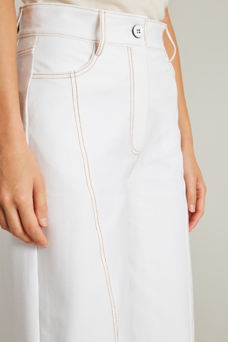 Pantaloni svasati con impunture