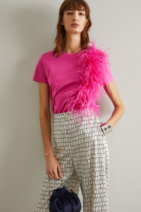T-shirt in jersey con piume