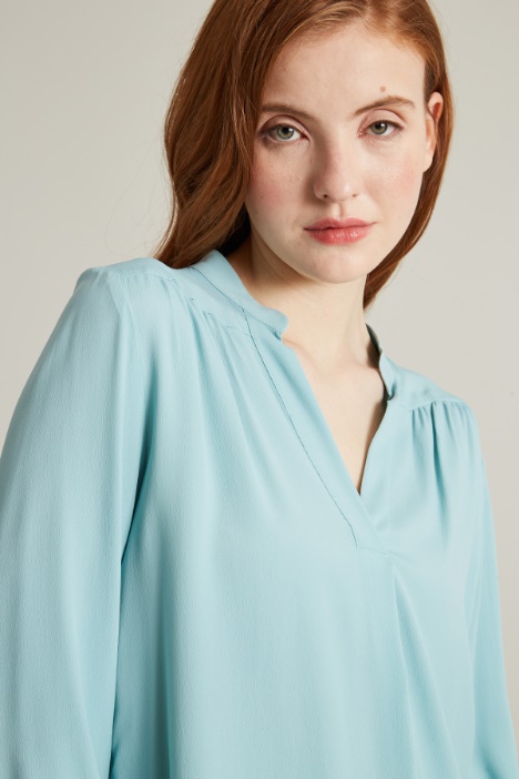 Blusa con piega ribattuta