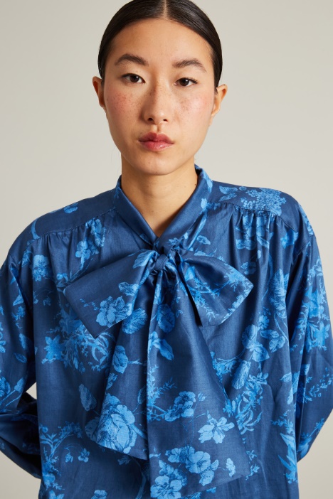 Camisa de muselina con fular