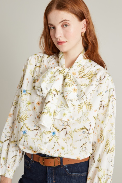 Camisa de muselina con fular