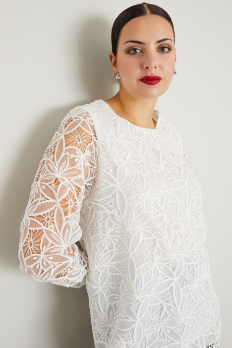 Blusa in organza ricamata
