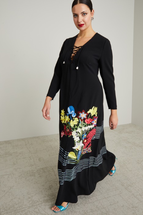 Abito svasato con ricami