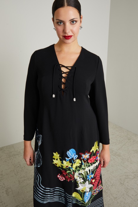 Abito svasato con ricami