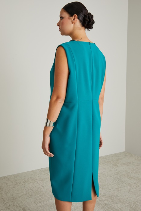 Abito con catena di strass