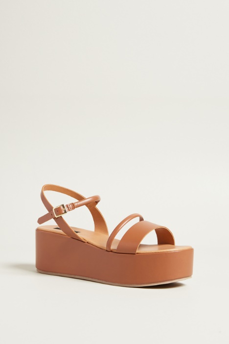 Sandali in pelle con platform Intrend - 2