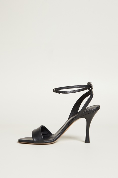 Sandali in pelle con nastri