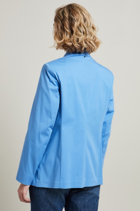 Blazer de gabardina con botonadura sencilla