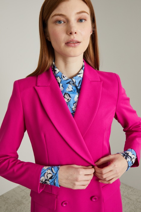 Blazer de gabardina con doble botonadura