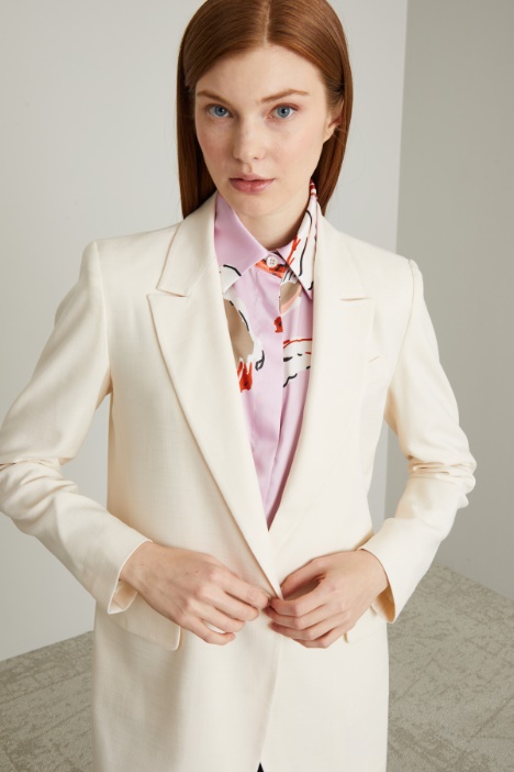 Blazer de piqué con botonadura sencilla