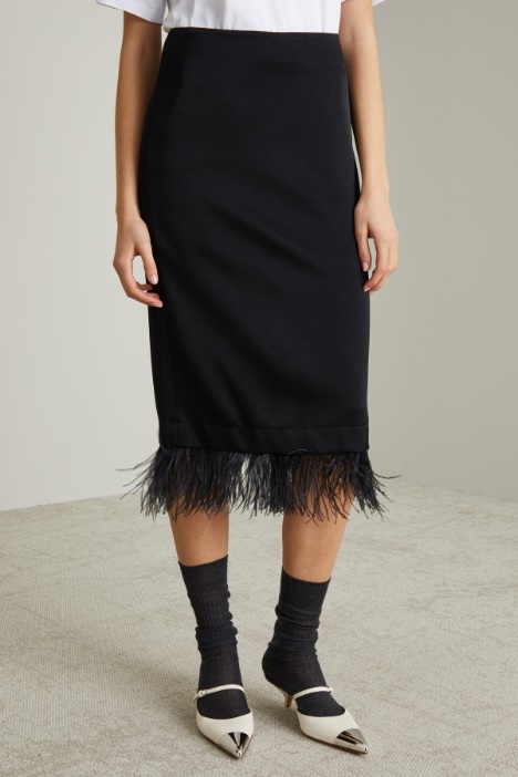 Gonna a tubino con motivo di piume