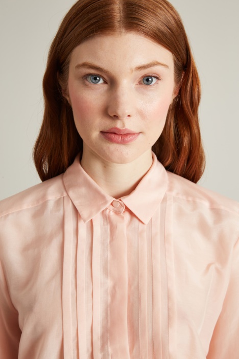 Camisa de muselina con pliegues