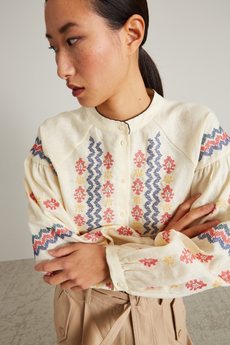 Camicia in lino con ricami