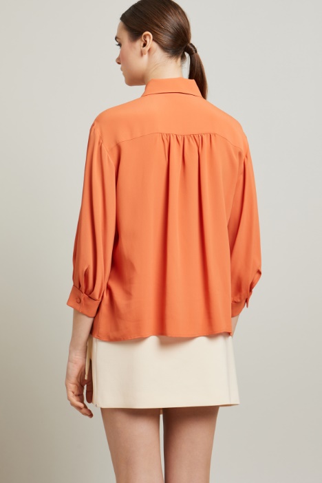 Blusa in crépe con foulard