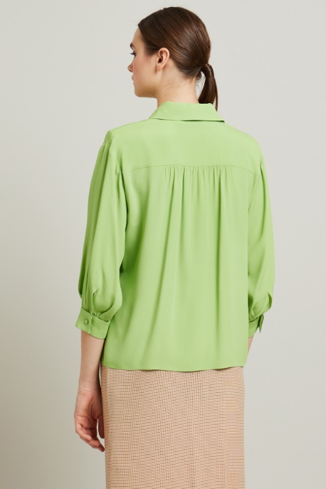 Blusa in crépe con foulard