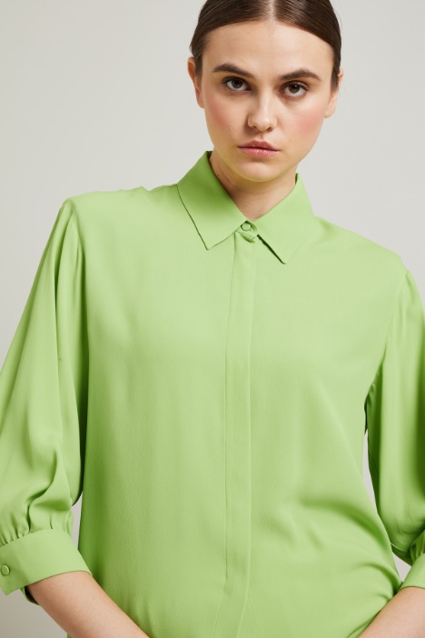 Blusa in crépe con foulard