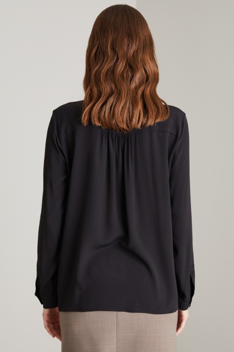 Blusa con collo alla coreana