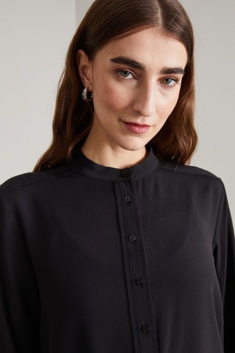 Blusa con collo alla coreana